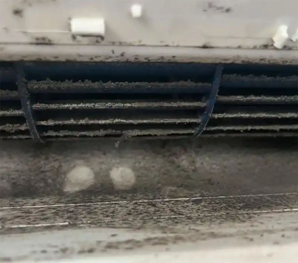 叠彩空调吹的风有股烧焦味是怎么回事